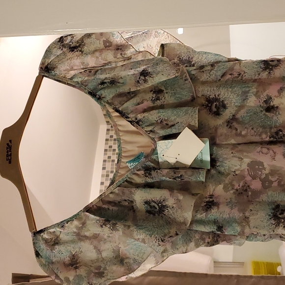 Womens dress - Picture 3 of 4